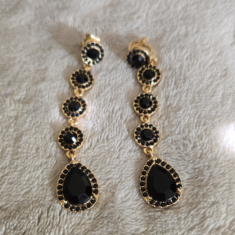 #666 Clip On Elegant Black and Gold Tone Drop Earrings